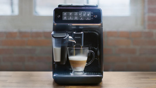 Automatische Kaffeemaschine mit Mahlwerk für frische Bohnen